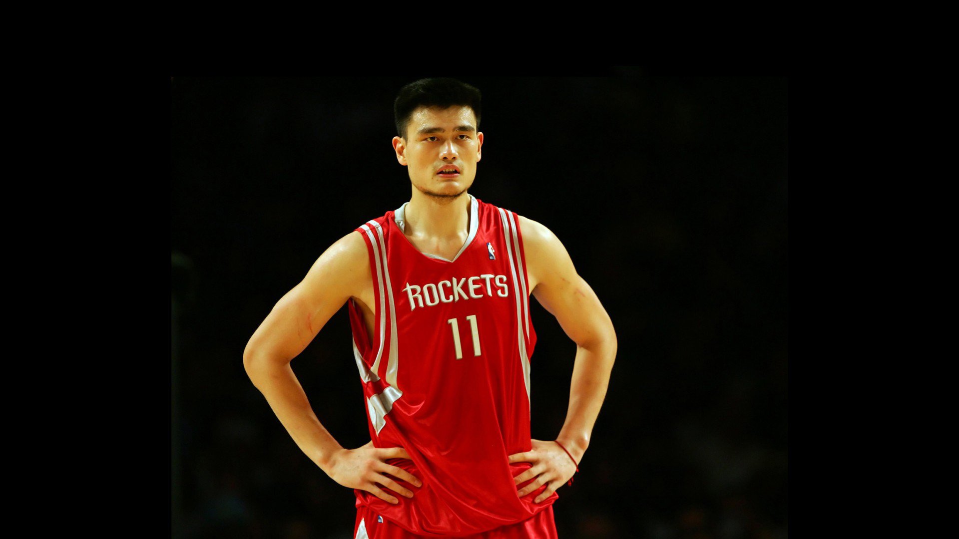 CBA常规赛广东宏远主场力克吉林男篮，胡金秋内线攻防全面开花，广东宏远与吉林的比赛